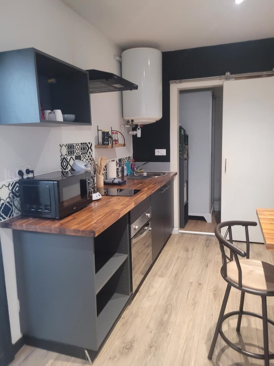 Kitchen or kitchenette