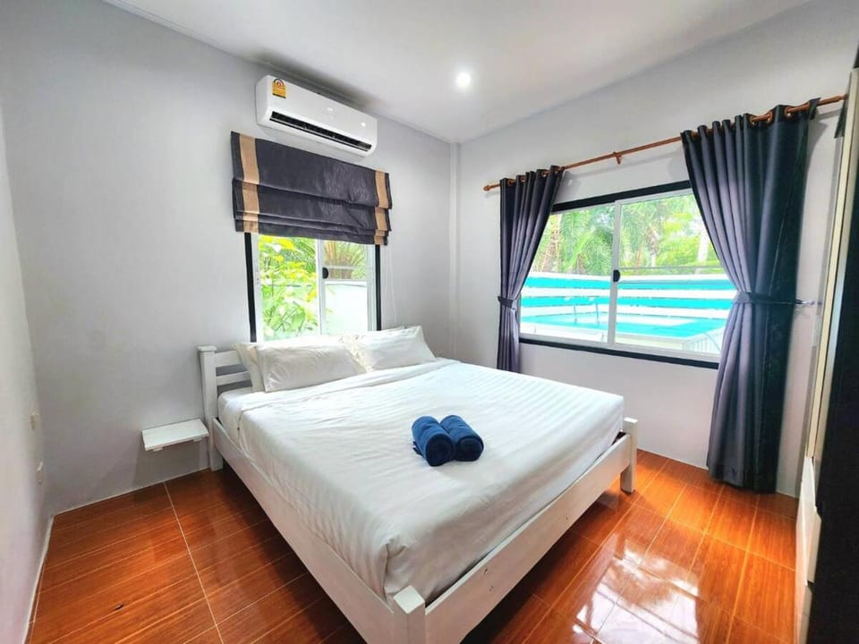 Bedroom, Pool view