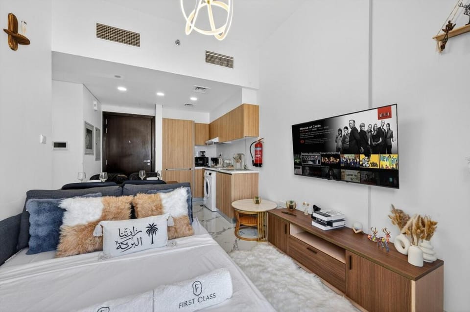 FIRST CLASS 1BR Luxury Oasis Hideaway Apartment in Abu Dhabi