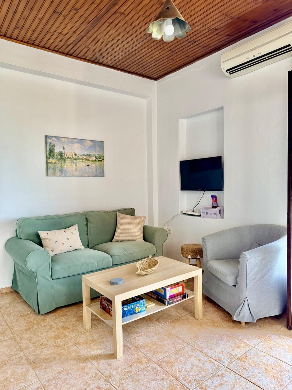 TV and multimedia, Living room, Seating area