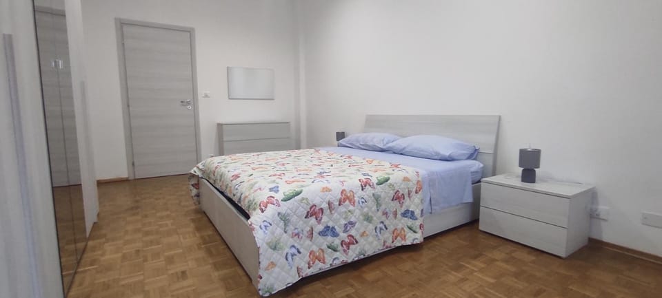 Bed, Photo of the whole room, Bedroom, wardrobe
