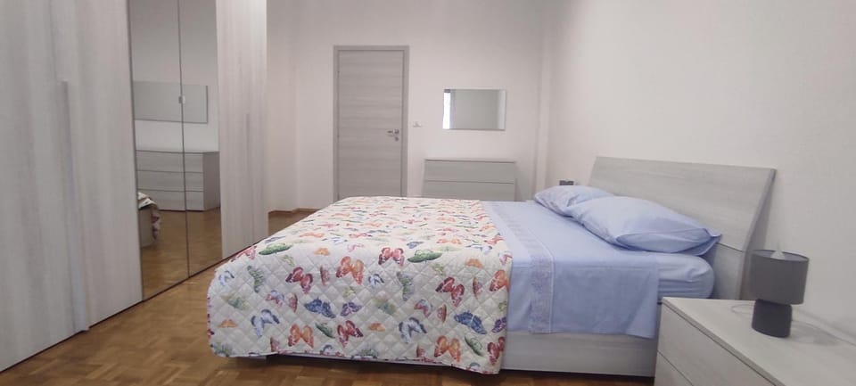 Bed, Photo of the whole room, Bedroom, wardrobe