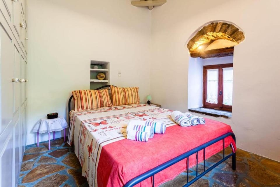 Bedroom, towels, wardrobe