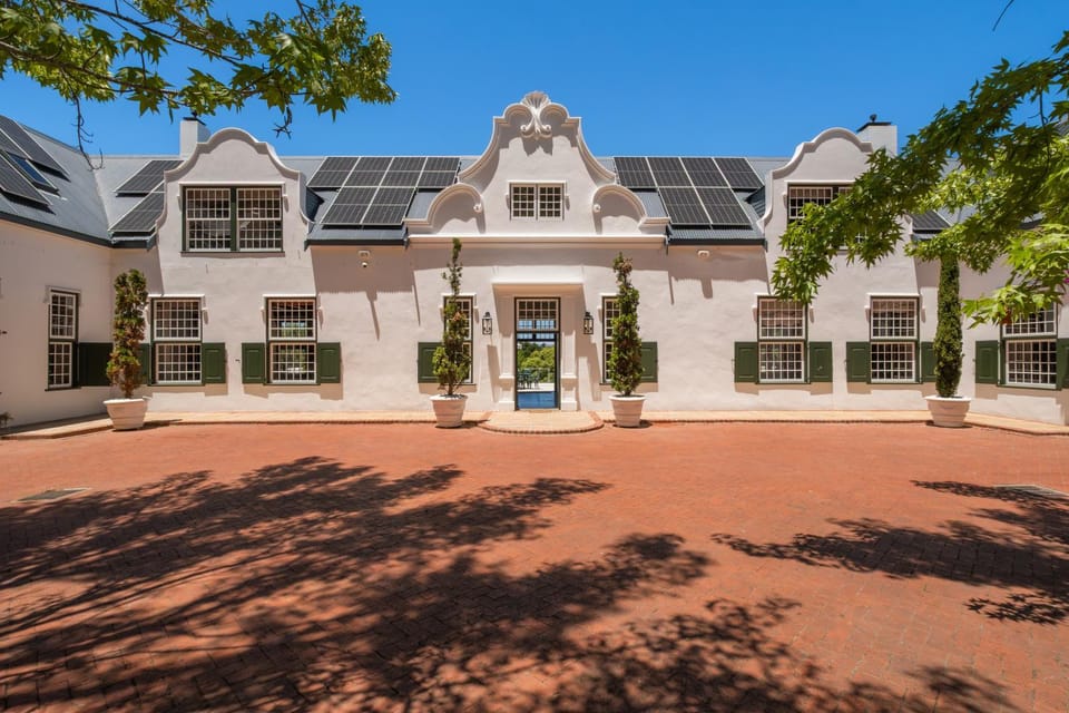 Property building, Facade/entrance, Inner courtyard view, Parking