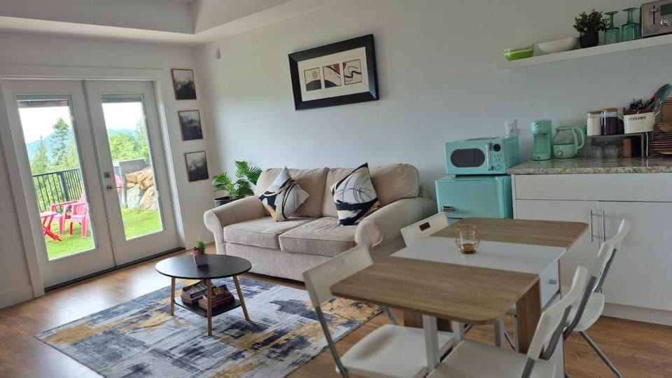 Elevated Horizon Retreat Apartment in Chilliwack