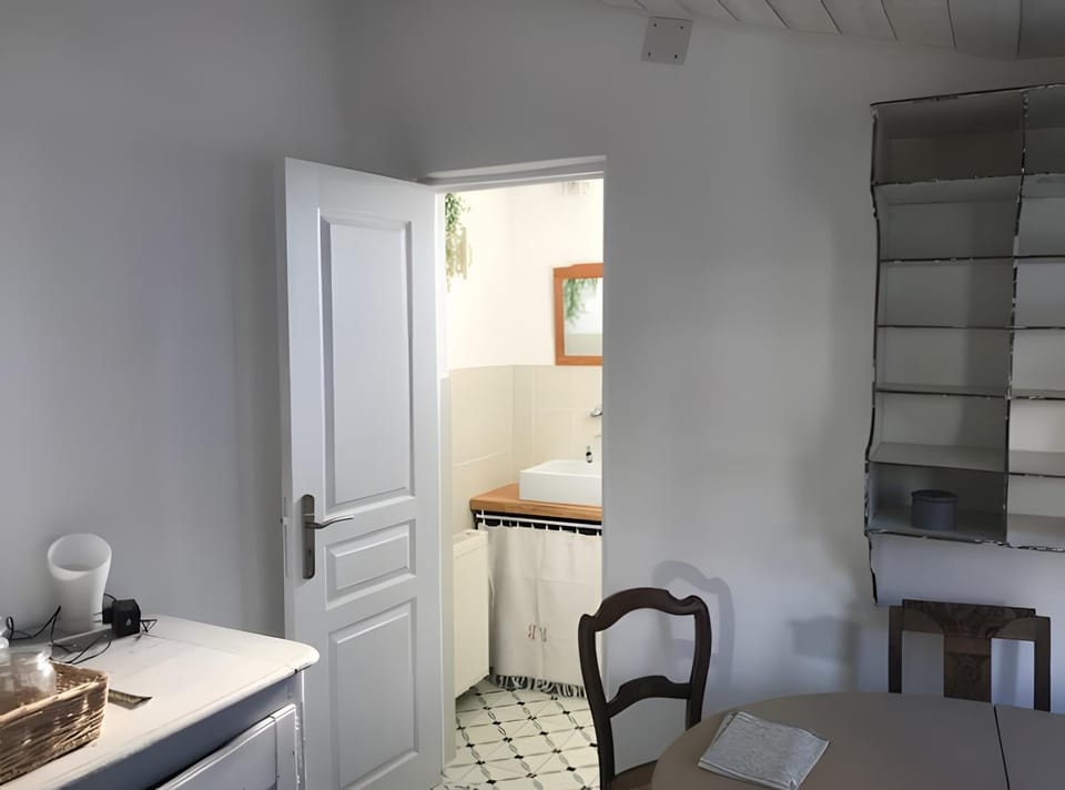 Property building, Kitchen or kitchenette, Living room