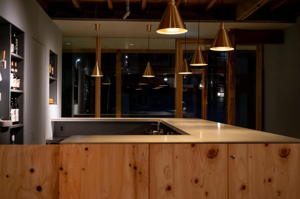 Restaurant/places to eat, Lounge or bar
