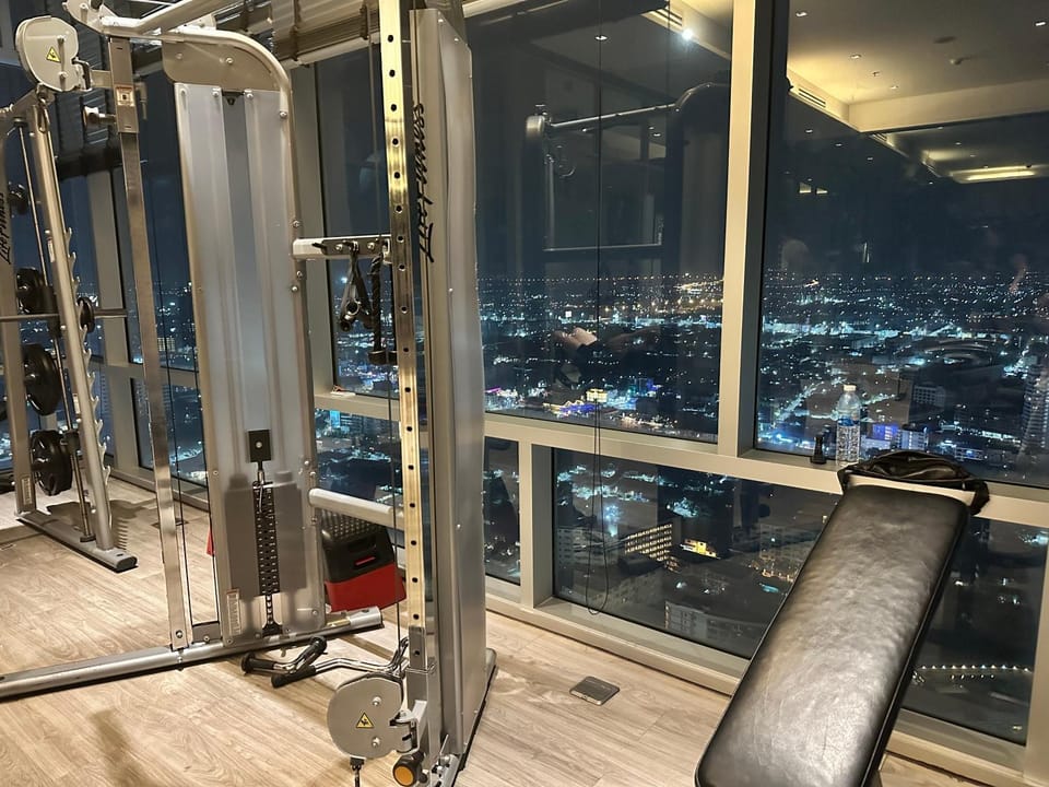 Centric sea Pattaya 40th floor sea view infinity pool on the top floor 21 Terminal Centum City Walking Street 6th Lane Temple of Truth Apartment in Pattaya City