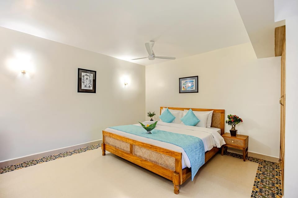 Photo of the whole room, Bedroom