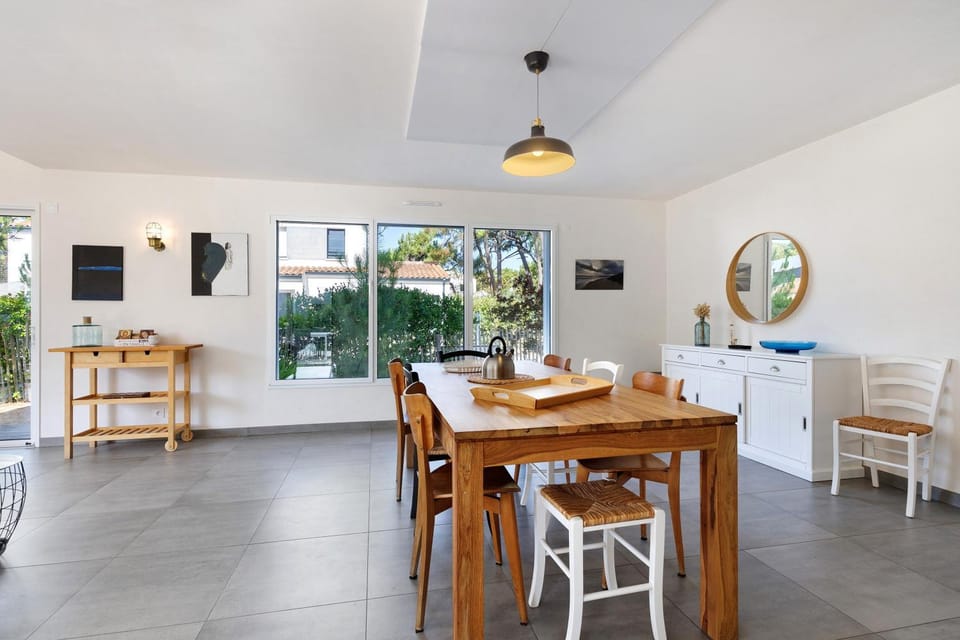 Property building, Kitchen or kitchenette, Living room