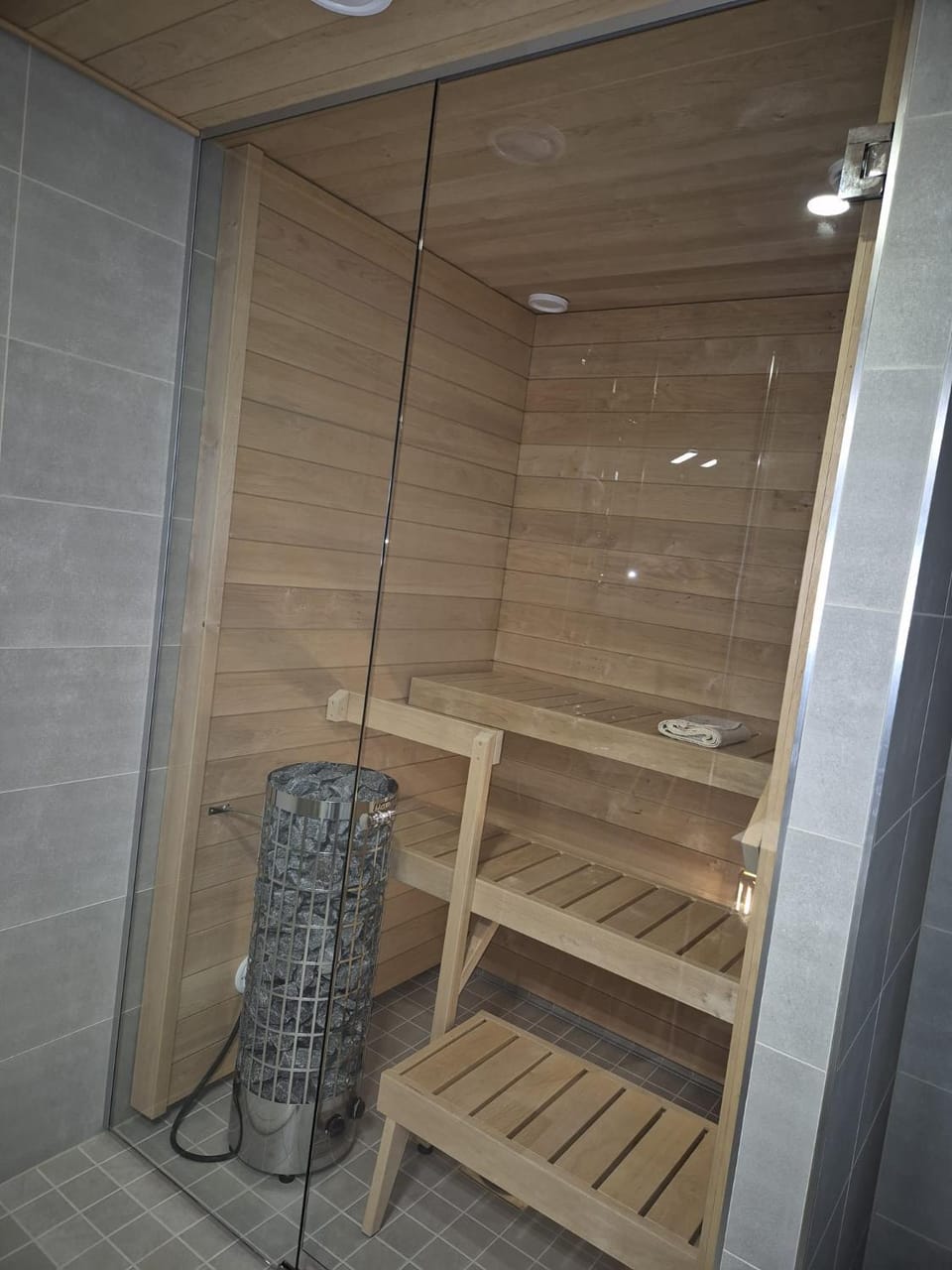2nd floor, 33m2 1-bedroom app, sauna, close to the shop, airport and train station Apartment in Uusimaa