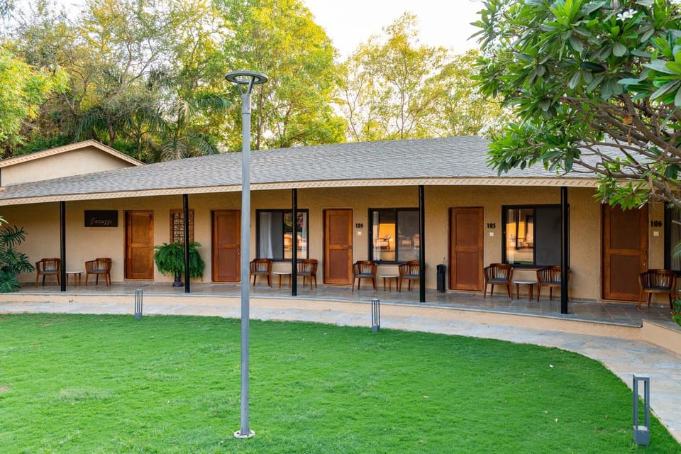 ELIVAAS Signature Lush Villa 6BHK Pet-Friendly Villa with Pool, Jacuzzi, Gazebo & Garden Villa in Maharashtra
