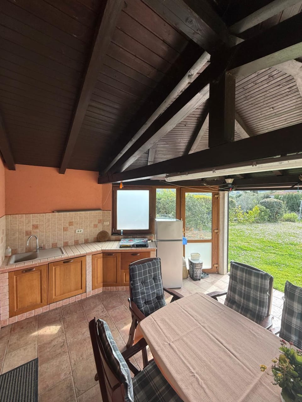 Natural landscape, Balcony/Terrace, Seating area, Dining area