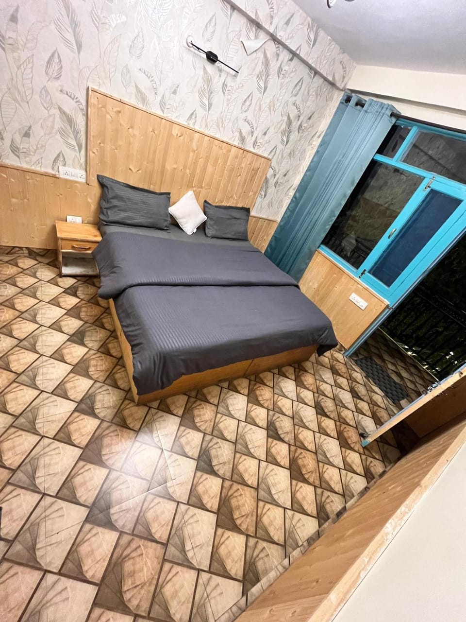 Riverview 360 Boutique Hotel & Cafe Old Manali Hostel in Manali