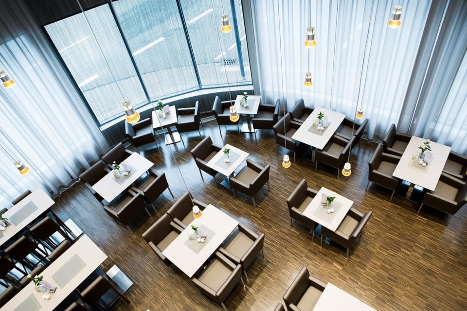 Communal lounge/ TV room, Lounge or bar, Banquet/Function facilities, Seating area