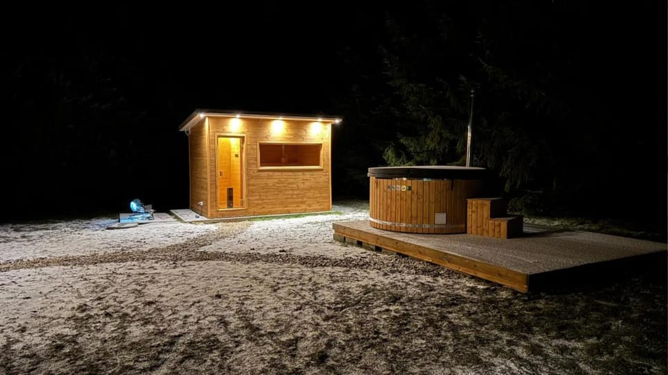 Hot Tub, Sauna