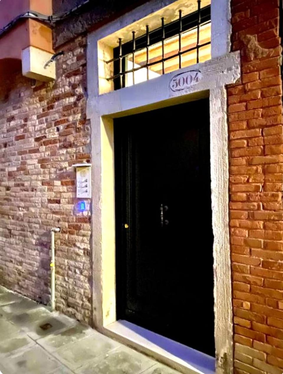 Facade/entrance
