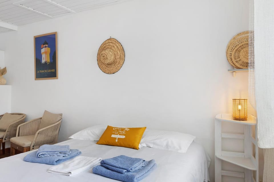 Living room, Bedroom