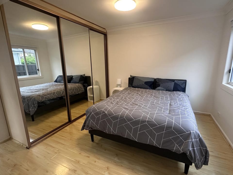 Master Room in Spacious House with Swimming Pool - SW1 Vacation rental in Merrylands