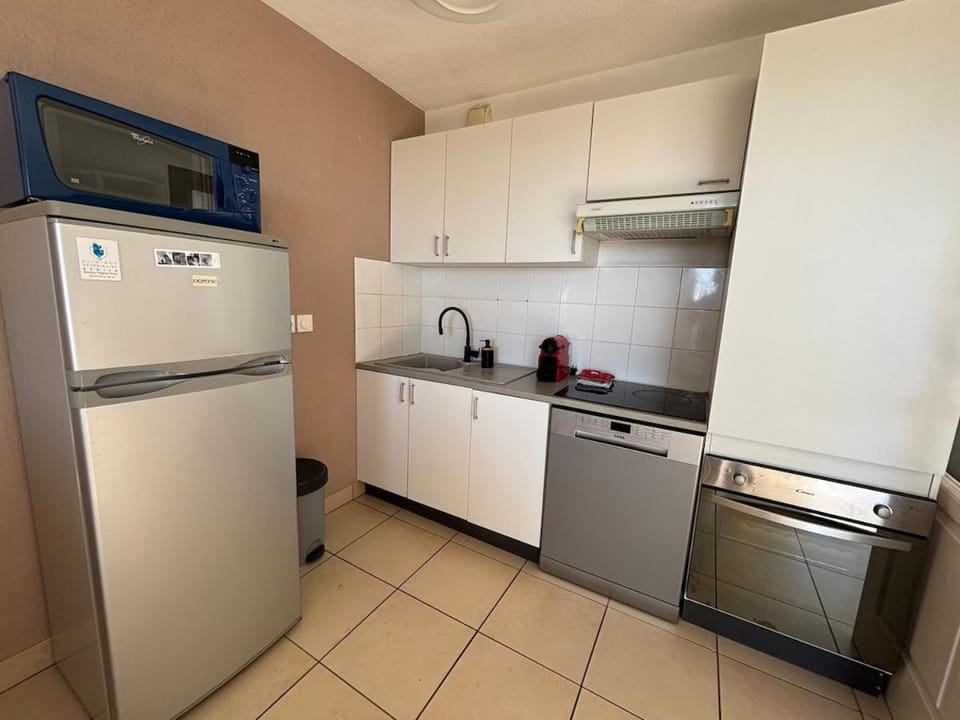 Kitchen or kitchenette, dishwasher, oven, stove
