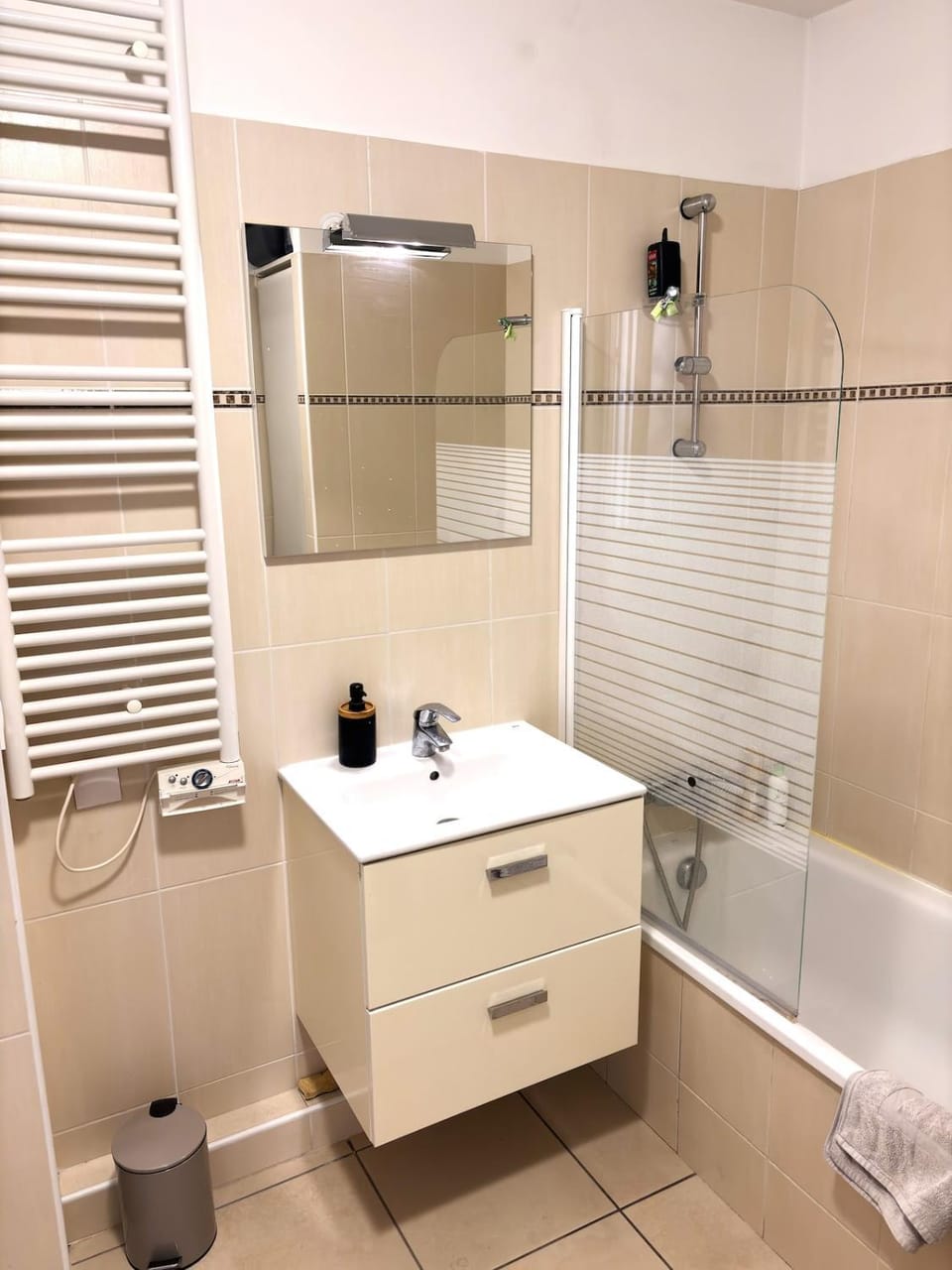 Shower, Bathroom, Bath, towels