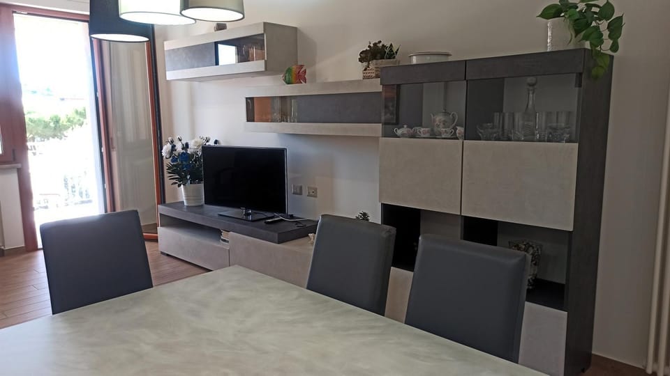 Dining area, Lunch