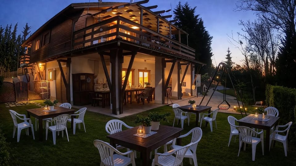 Property building, Garden, Dining area, Garden view