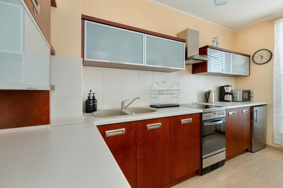 Coffee/tea facilities, Kitchen or kitchenette, microwave, oven, stove