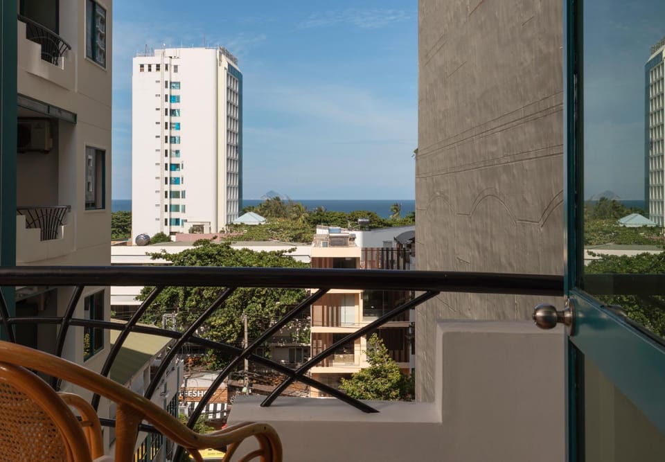 Patio, Spring, Day, Natural landscape, Winter, Summer, View (from property/room), Balcony/Terrace, Autumn, On site, City view, Sea view, Street view, Street view, Seasons, Time of day, Location, Sunrise, furniture, furniture