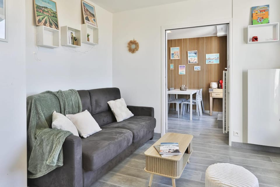 Appartement avec terrasse ensoleillée sur le port Olona Apartment in Olonne-sur-Mer