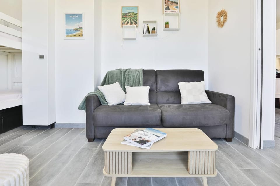 Appartement avec terrasse ensoleillée sur le port Olona Apartment in Olonne-sur-Mer