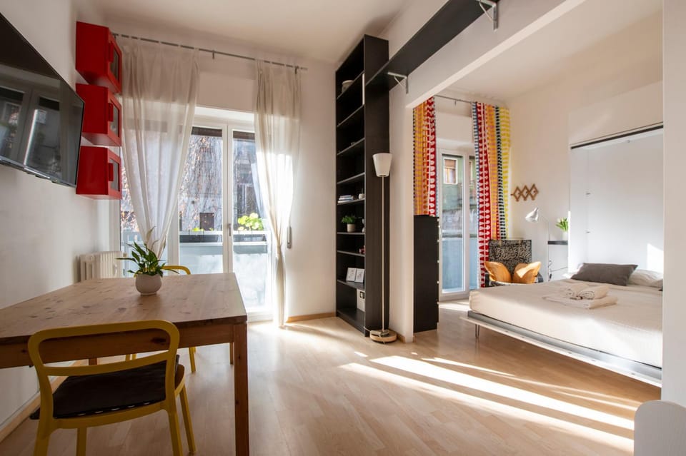 Bed, TV and multimedia, Living room, Seating area, Dining area, Bedroom