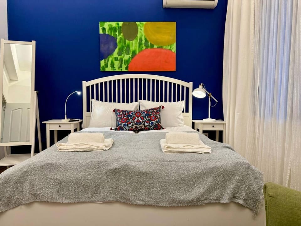 Bed, Photo of the whole room, towels