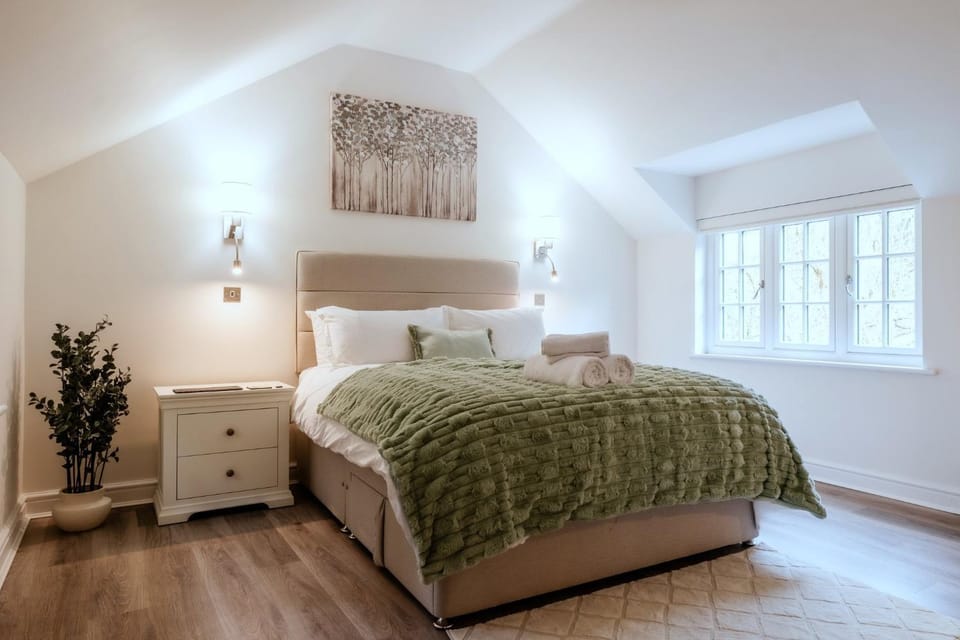 Bed, Photo of the whole room, Bedroom
