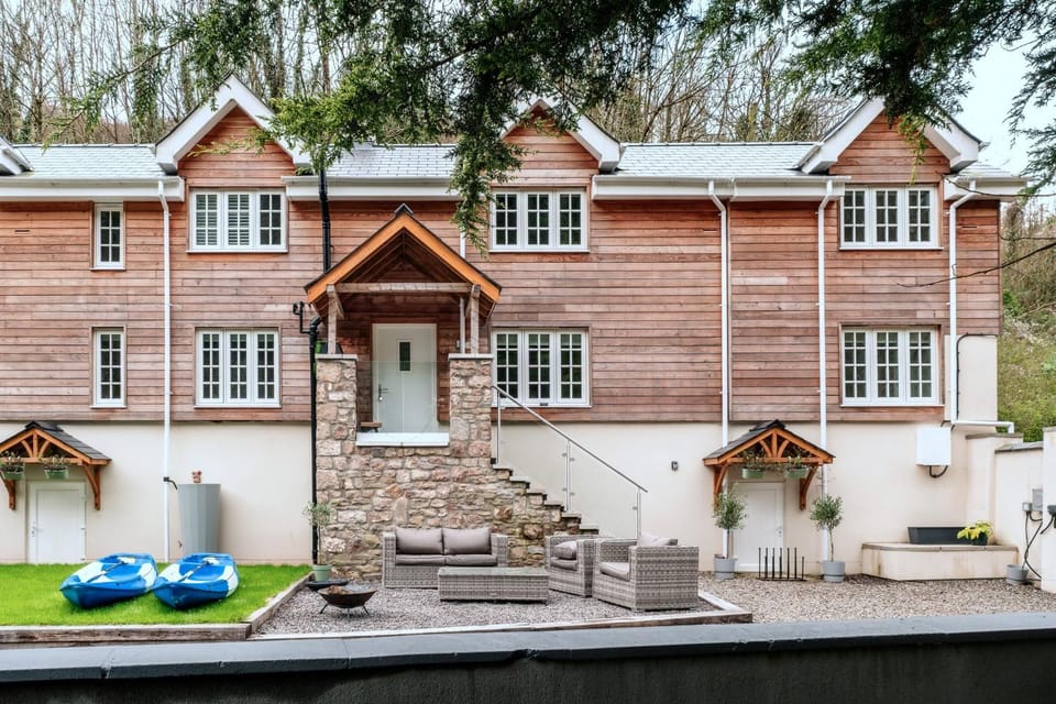 Property building, Off site, Day, Garden