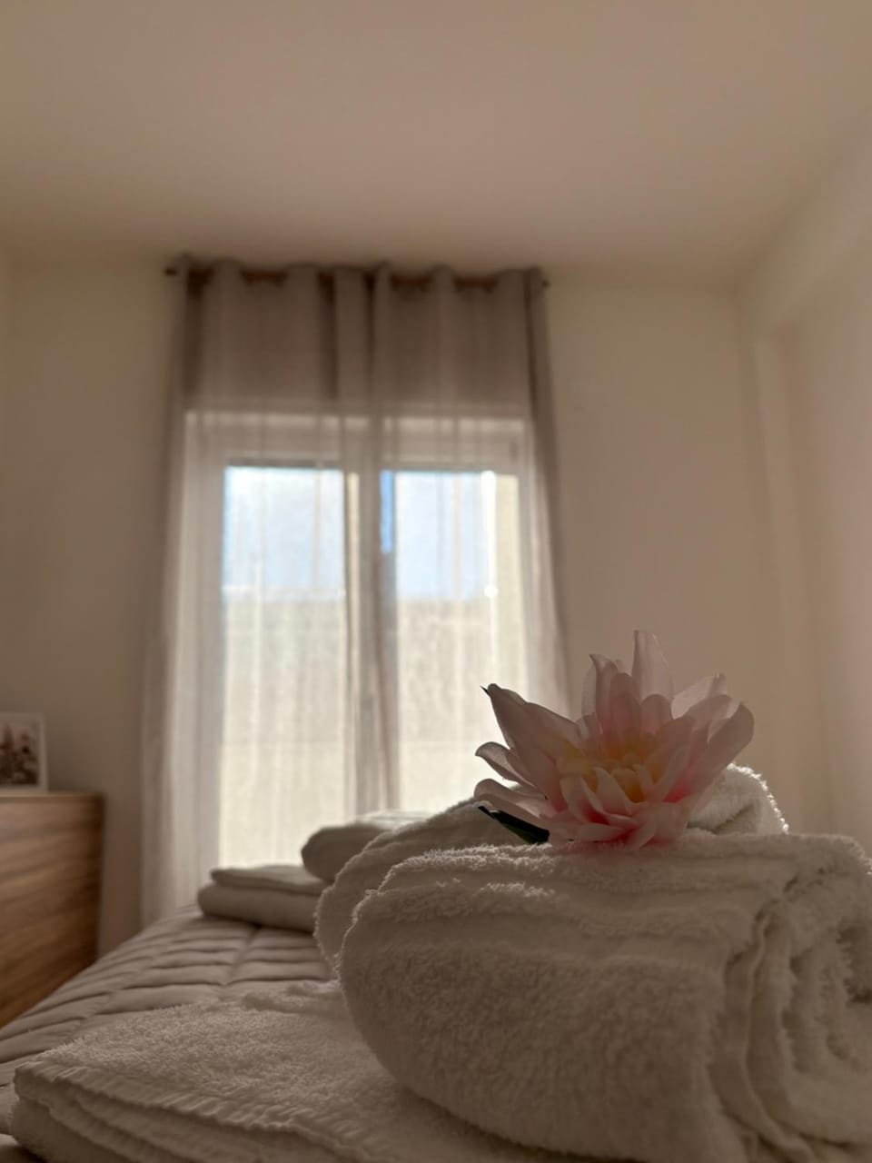 Bed, Photo of the whole room, Decorative detail, Bedroom