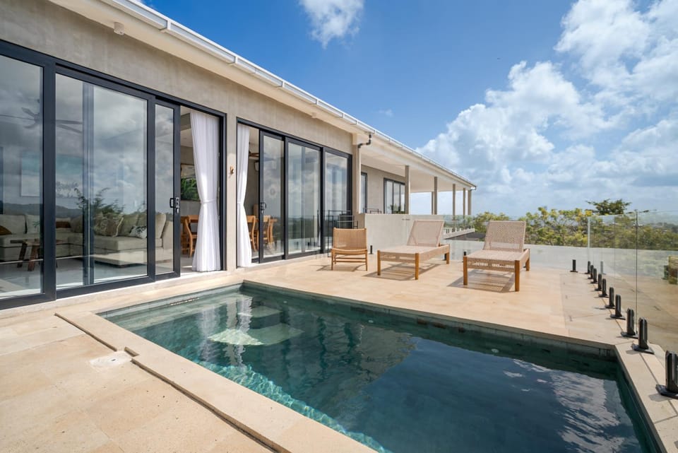 Property building, View (from property/room), Pool view, Swimming pool, Swimming pool, sunbed