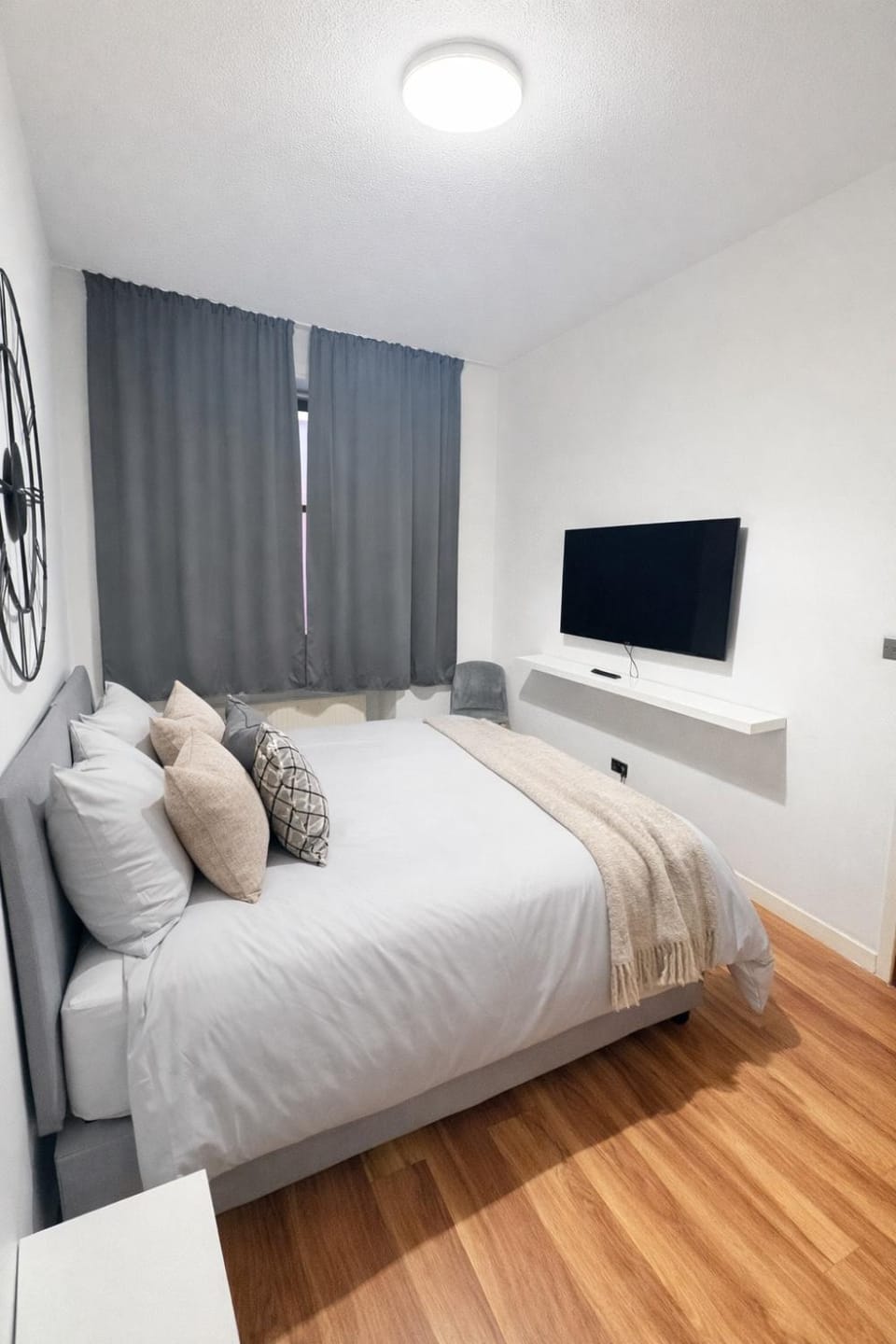 3BR, Modernised Ground Floor Apartment, Free Park Apartment in Glasgow