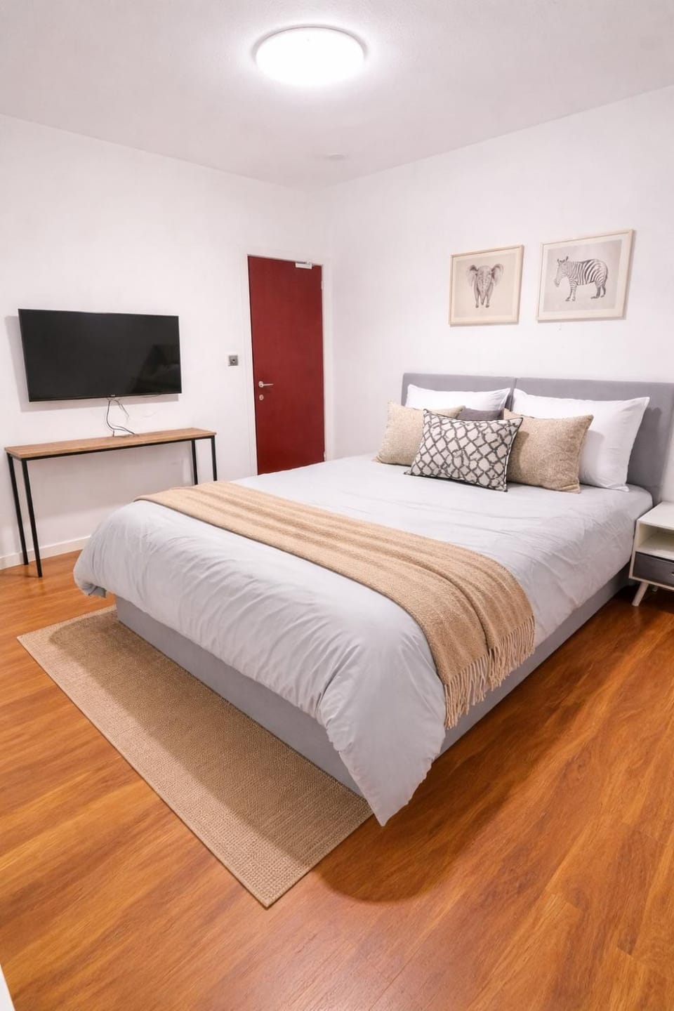 3BR, Modernised Ground Floor Apartment, Free Park Apartment in Glasgow
