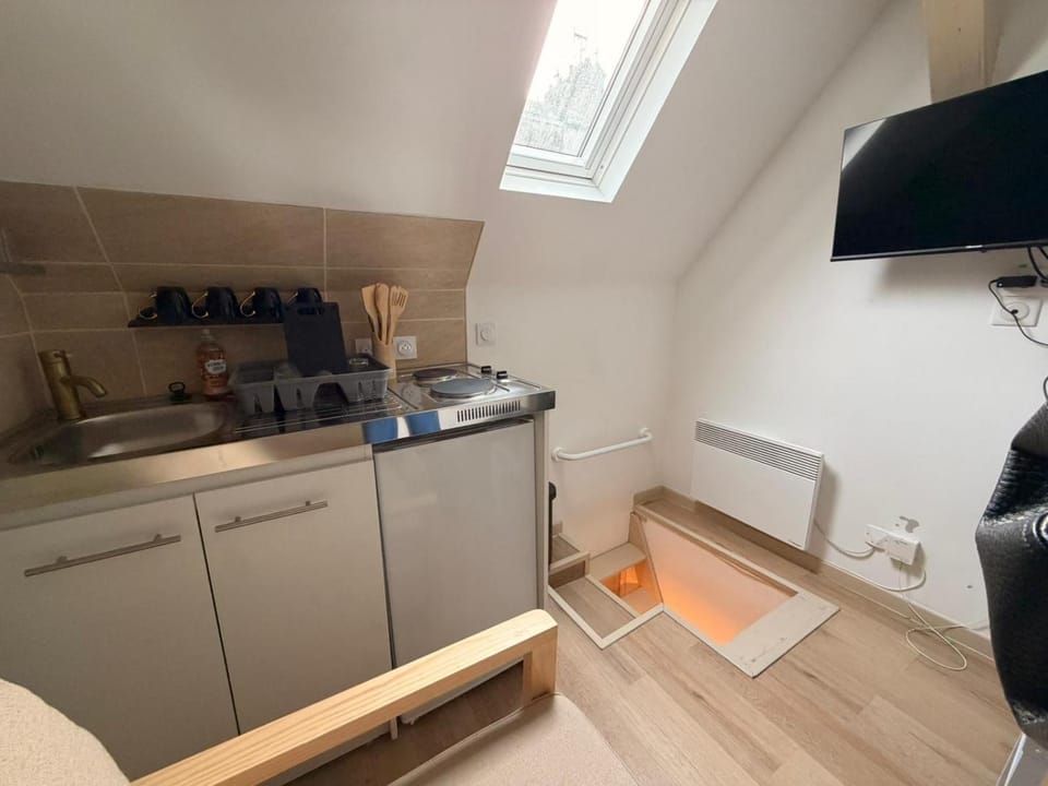 Kitchen or kitchenette