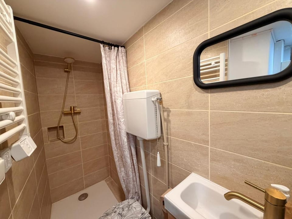 Shower, Toilet, Bathroom