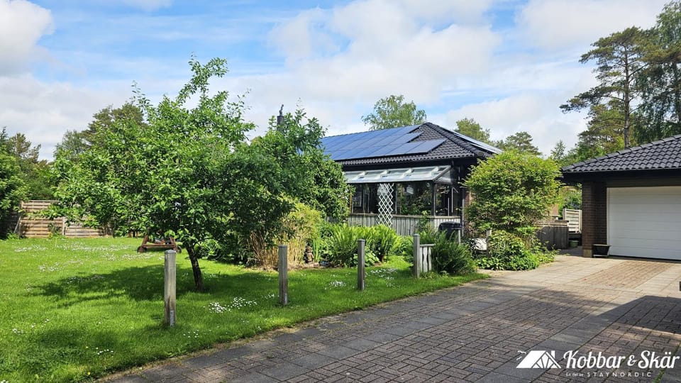 Property building, Facade/entrance, Off site