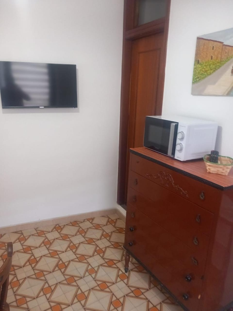 Living room, microwave