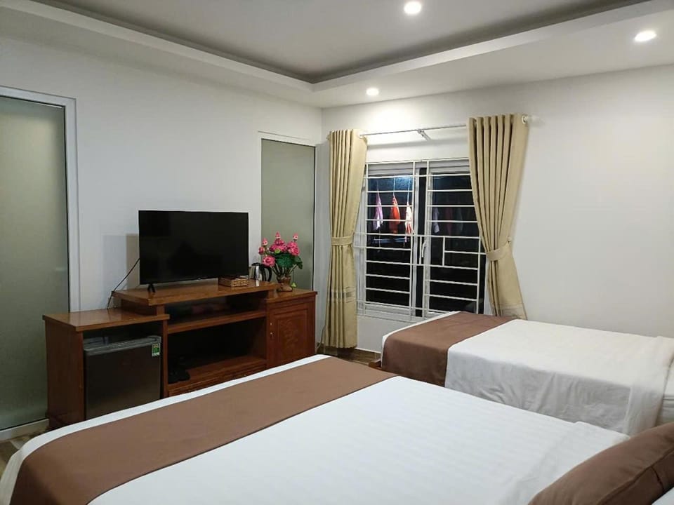 Restaurant/places to eat, Bed, Hot Tub, TV and multimedia, Balcony/Terrace, Spa and wellness centre/facilities, Fitness centre/facilities, Beach, Bedroom, Supermarket/grocery shop, Shopping Area, Sports, Non alcoholic drinks, bidet, hair dresser, internet, shuttle, towels, vending machine, laundry, laundry, kitchen, elevator, air conditioner
