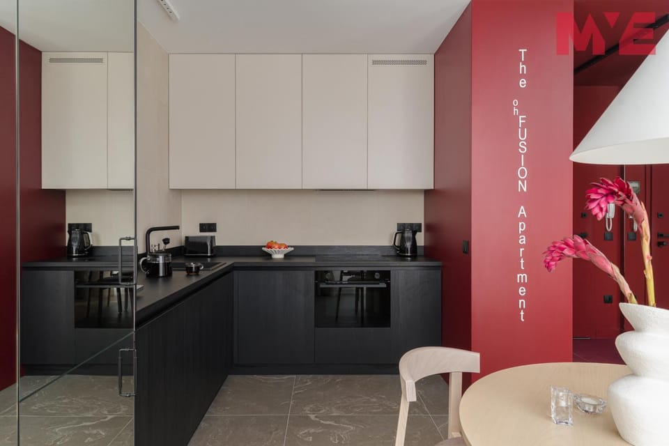 Kitchen or kitchenette, dishwasher, stove