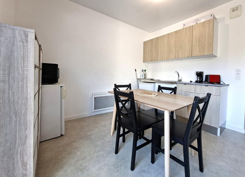 Property building, Kitchen or kitchenette, Living room