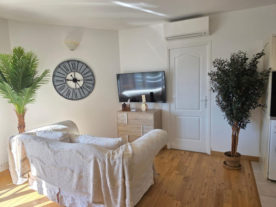 T3 vue mer et Esterel calme parking, proche plages La Perla Bianca Apartment in Fréjus