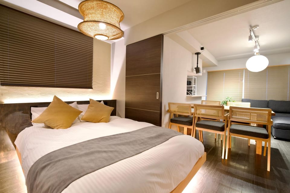 Bed, Living room, Dining area, Bedroom