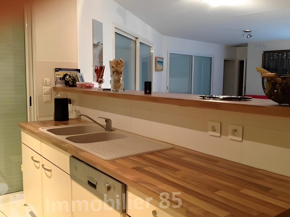 Kitchen or kitchenette, Living room