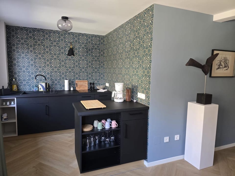 Kitchen or kitchenette, Living room